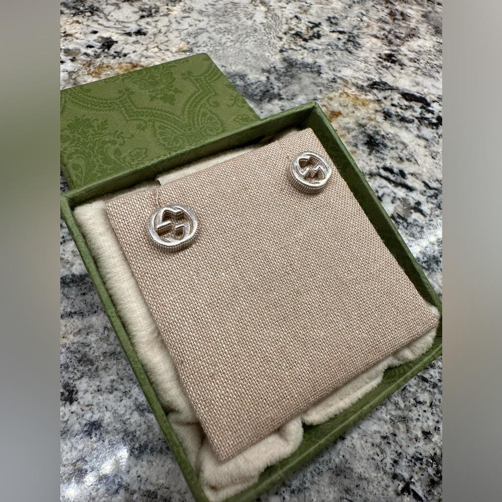 gucci silver and white gg earrings never worn in original box with cloth